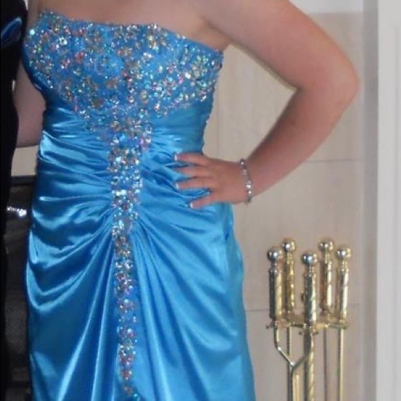 💎Prom Dress with Gem Detailing - Sky Blue💎 - Picture 2 of 12